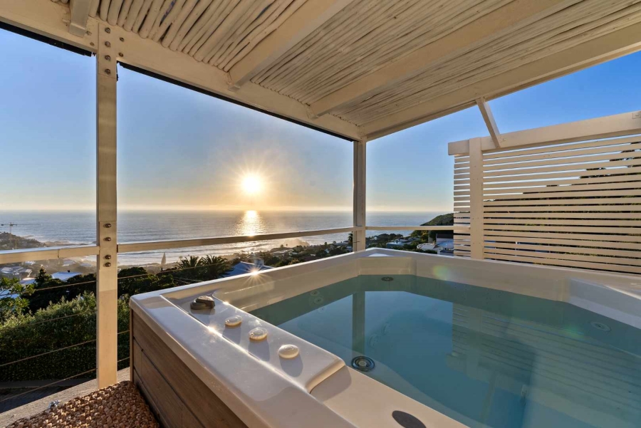 6 Bedroom Property for Sale in Llandudno Western Cape